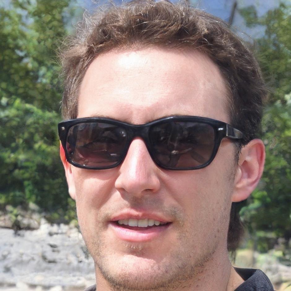 Portrait of Tymur, intermediate yoga student at Lrintaflow